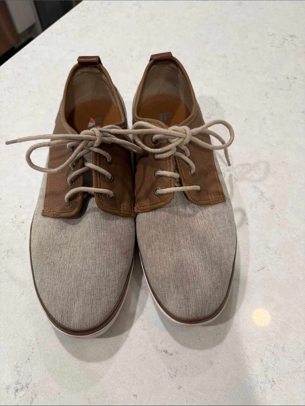 J. Ferrar Clutch men's casual oxford shoes in a tan canvas. Size 11 Men’s